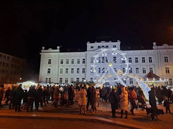 Pyroshow i obří andělé. Advent v Táboře začal už v pátek