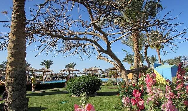 Hotel Hurghada Long Beach Resort: fotografie vybavení exteriérů a interiérů ubytování.