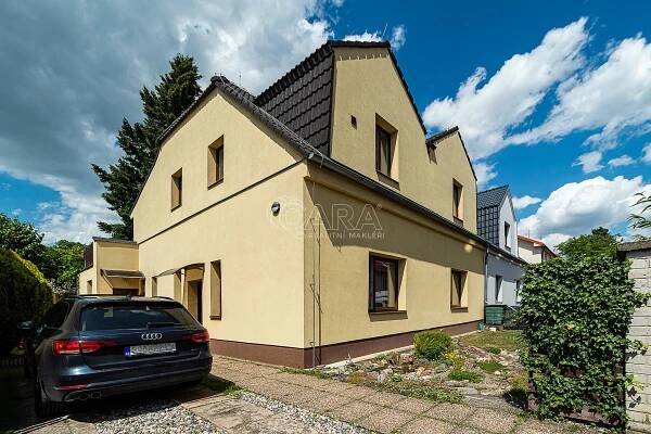 Prodej vícegeneračního rodinného domu - 3 byty, Stodůlky, Praha 5 – QARA