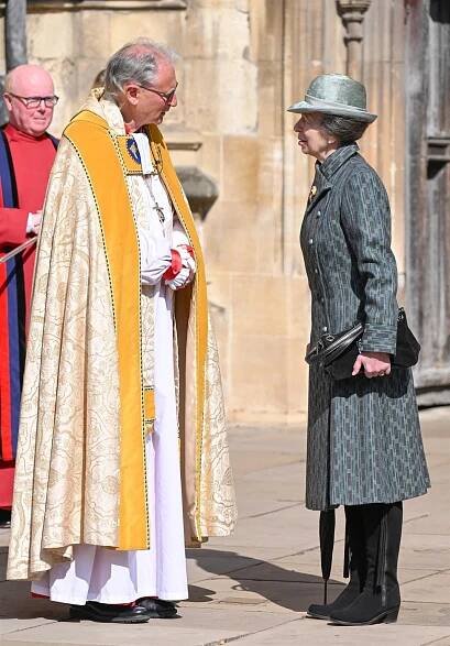 Královská rodina na velikonoční mši. Princ William chyběl! Dal přednost soukromí s Kate a dětmi
