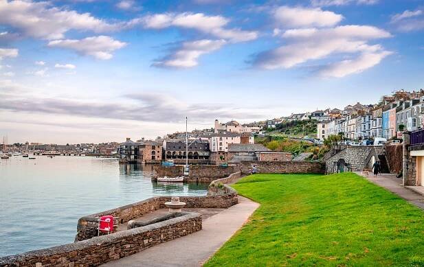 řeka penryn a přístav falmouth v corwallu v anglii. - cornwall jihozápadní anglie - stock snímky, obrázky a fotky