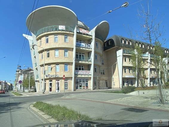 Pronájem administrativních prostor (91m2 + 7,7m2 balkon) na Wellnerově ulici v Olomouci, 18 000 Kč/měs