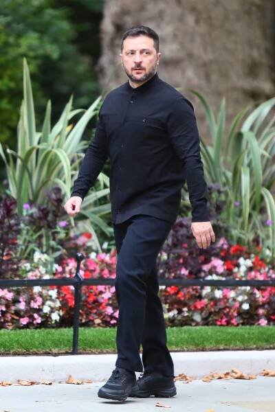 Volodymyr Zelenskyy arriving at 10 Downing Street.