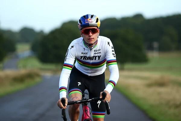 Pidcock sets his sights on podium finishes for first elite cyclo-cross season