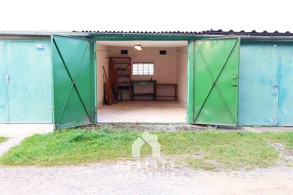 Prodej garáže v blízkosti centra města Blanska,ul. Sladkovského, CP 21m² | Realitní kancelář Blansko | prodej a pronájem
