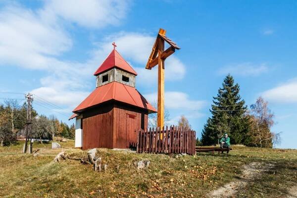 Zvonica a kríž Turzovka-Vrch Hlinené – Dřevěné památky v regionu Beskydy
