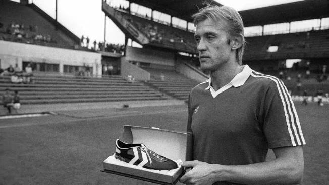 Za urážku prezidenta Husáka Jan Berger pykal, na osmdesátky přesto vzpomíná v dobrém. Dnes se sparťanská legenda živí řemeslem - Ruik.cz