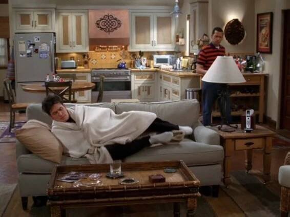 Charlie Sheen and Jon Cryer in Dva a půl chlapa (2003)
