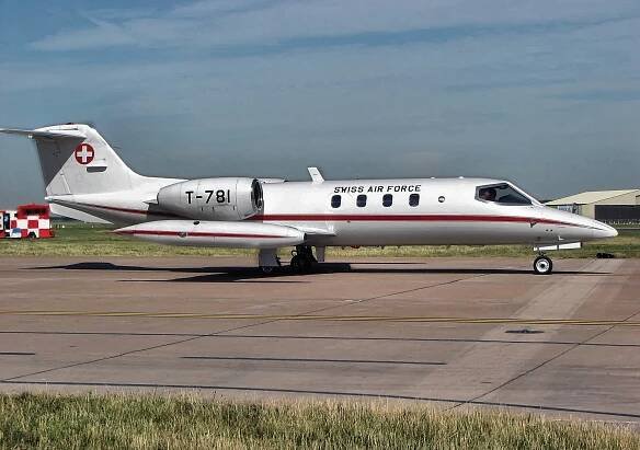 Soubor:Swissaf.learjet35a.t-781.arp.jpg – Wikipedie