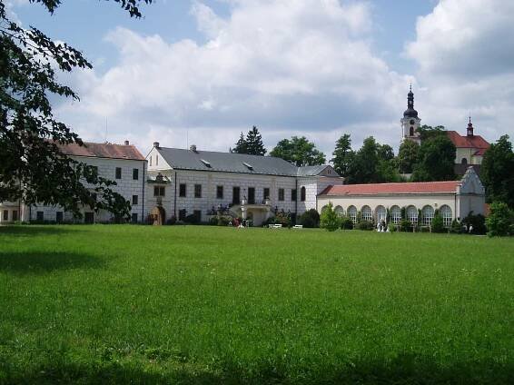 Zámek Častolovice - Orlické hory a Podorlicko - oficiální turistický portál