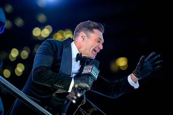 Andy ‘Waved’ to Ryan Seacrest
