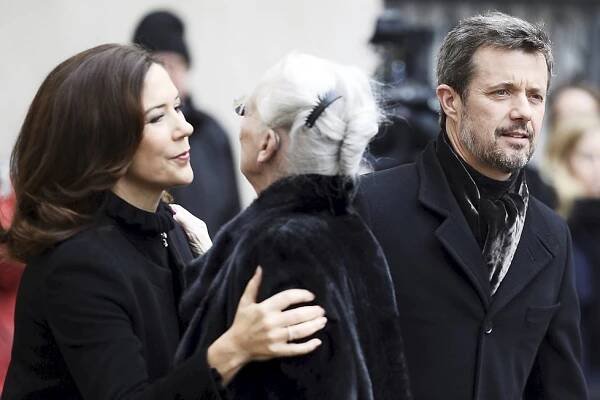 Pohřeb dánského prince Henrika (†83): Královna s dětmi a vnoučaty mu zpívaly z Bible