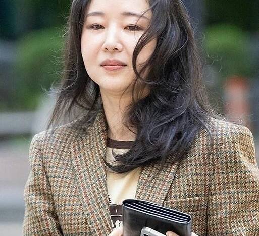 Min Hee-jin HYBE court battle 270 minuteswoman' 'jacket' 'wallet' 'phone' 'watch.