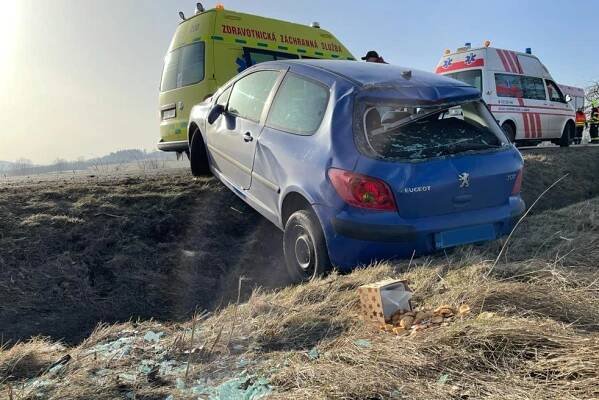 Dopravní nehoda tří osobních automobilů