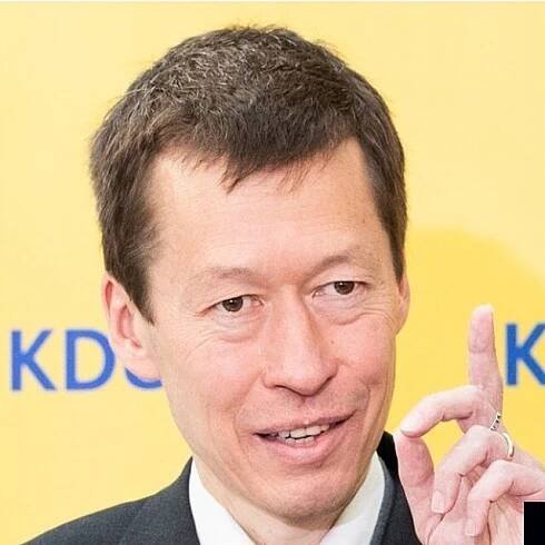 Hayato Okamura se pustil do bratra Tomia. Jeho SPD prý šíří nenávist a ztratila...