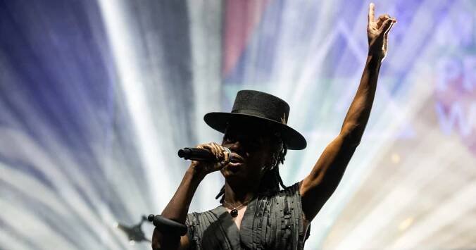 Morcheeba v Praze představila nové skladby z letošního alba. Černé šaty si na koncert ušila sama