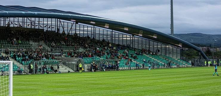 Letní stadion v Chomutově patří ke špičce. Je moderní, přehledný a má silnou atmosféru, říká majitel klubu Radek Zaťko