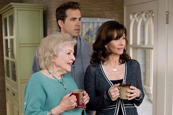 Ryan Reynolds and other stars remember Betty White: 'The world is different now'