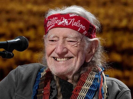 Willie Nelson, 92, surprises fans with impressive physique in new photo: 'I'm being out-trained'