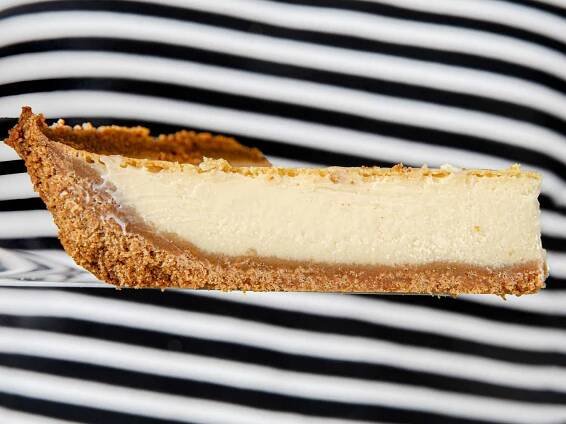 Side view of a slice of pays de queso