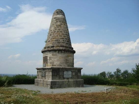 Lipská hora-mohyla-Foto:Ulrych Mir.