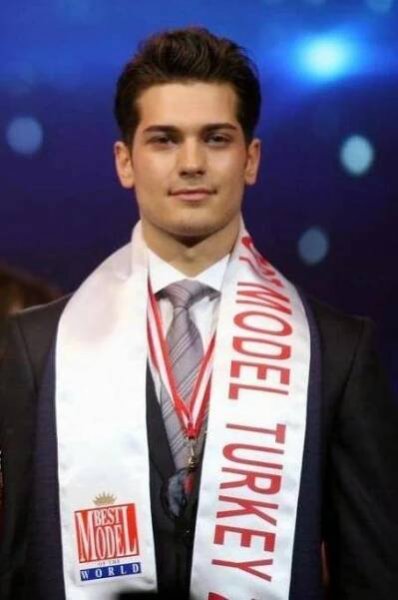 Turecké seriály a jiné: turecký herec/model Cagatay Ulusoy