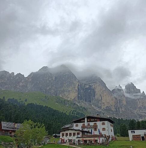 RIFUGIO GARDECCIA - Hostel Reviews (Pozza di Fassa, Italy - Province of Trento)