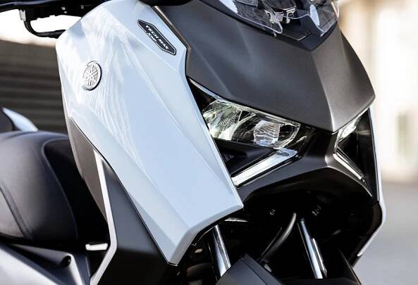 Yamaha XMAX 300 Tech MAX+ 2025 Ceramic Grey - speciální barvy Tech Max+. (16)