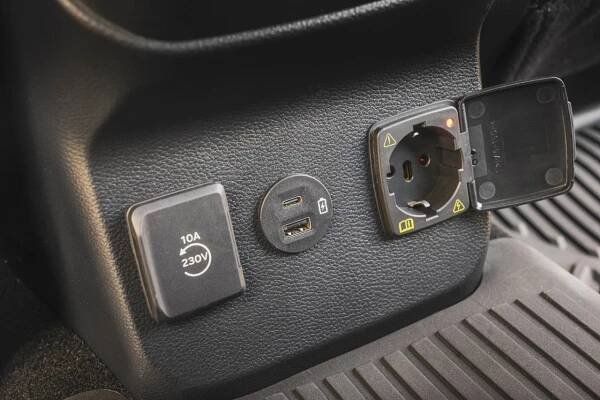 Plug-in hybridní Ford Ranger dokáže nahradit i generátor