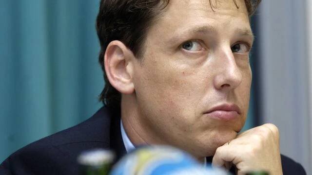 Stanislav Gross: Oženil se s provozní parlamentní restaurace, na konci života se upnul k duchovnu - Médium.cz