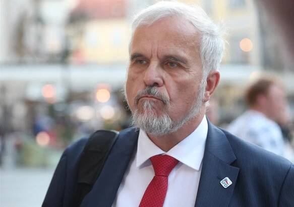 Europoslanec z SPD jako jediný odmítl miliardy od EU na boj s koronavirem