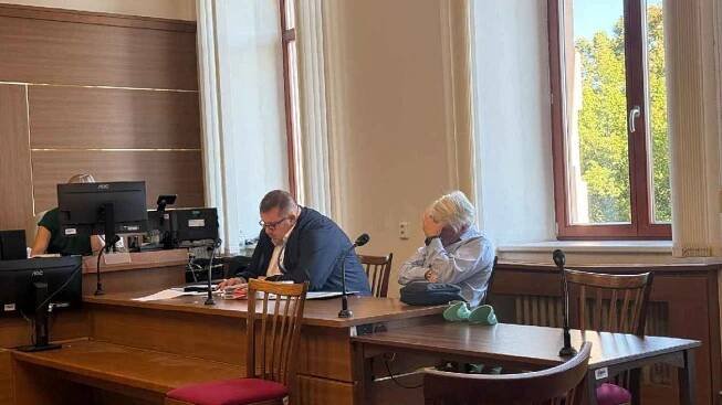 Krajský soud rozplétá údajné zneužívání a znásilnění nezletilé dívky na Hradecku