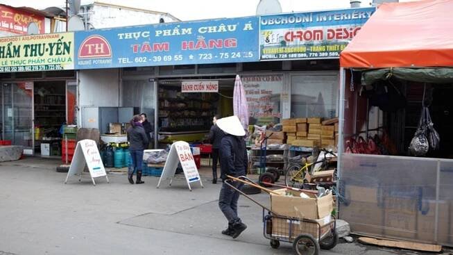 ČOI vyrazila na předsilvestrovské kontroly, stánkaři utekli!