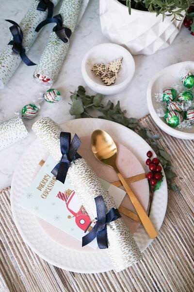 DIY :: Lindt Chocolate Christmas Crackers {and $100 Giveaway} – My Little Secrets