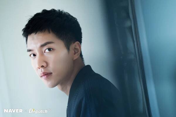 Lee Seung Gi občas přemýšlí, zda neztratil schopnost cítit smutek. Jak bojuje se stresem? - Asianstyle