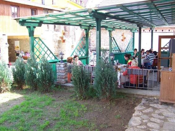 Restaurace A Penzion U Lva Karlštejn Exteriér fotografie