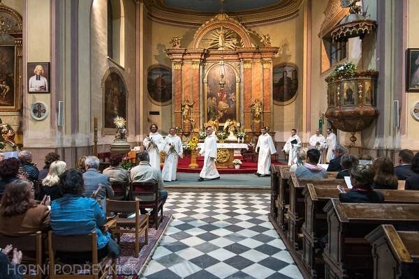 Schola Gregoriana Pragensis zpívala ve Vizovicích k poctě svaté Ludmily - Horní Podřevnicko