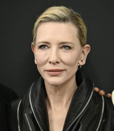 Přirozeně stárnoucí Cate Blanchettová: Na filmové premiéře jako drsňačka v kůži!