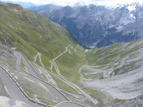 Stelvio, Příroda, Hora, Ohyby