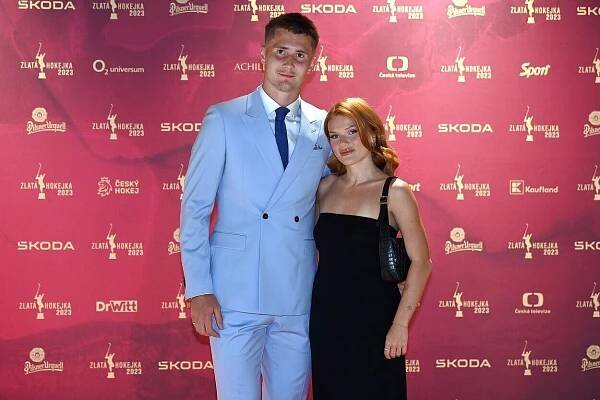 Kdo je Nykki? Přítelkyně hokejisty Martina Nečase je hvězdou sítí, dřív byla ve 5Angels