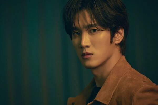 Ahn Bo Hyun zavzpomínal na erotickou scénu v My Name a vyjádřil přání zahrát si v romantickém seriálu se sladkým koncem