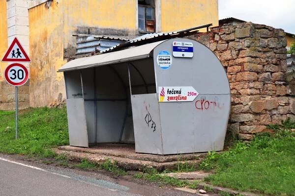 Fotografie - Heřmanice,, ObÚ zastávka autobusu ( v protisměru) - 02.07.2022
