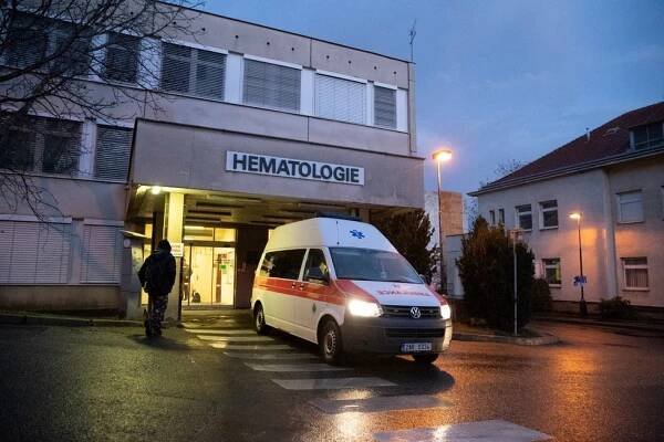 Čtyři dny po střelbě ve vinohradské nemocnici: Změní se bezpečnostní opatření v pražských špitálech?
