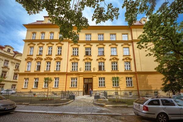 Rekonstrukce objektu Na Hradě 5 Univerzita Palackého v Olomouci - Elektro servis NWT s.r.o. - NWT a.s.