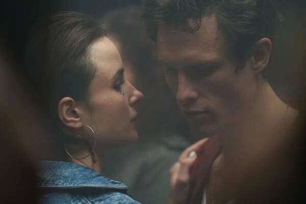 Alina (Anna Prochniak) looking at Marijonas (Arnas Fedaravicius)