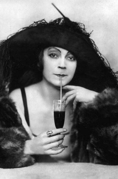 Asta Nielsen - Europas erste Filmikone (2022)