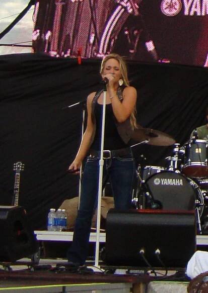 Tara Oram - Wikipedia