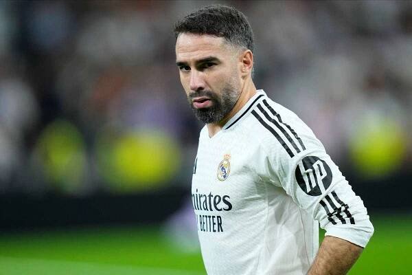 Real Madrid náhradu za Carvajala nehledá. Vázquez má maximální důvěru, říká Ancelotti