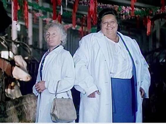 FOTO: Marie Pilátová alias Konopníková (vlevo) byla další neherečkou, bez které by se trilogie neobešla. Zemřela v Hošticích, když jí bylo 93 let. – stránka 17