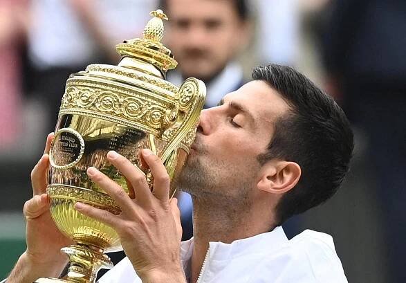 Djokovič otočil finále Wimbledonu! V historické bilanci se dotáhl na Nadala s Federerem